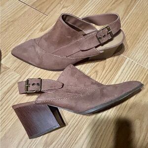 Stylish light tan Women's 9 Heeled Mules